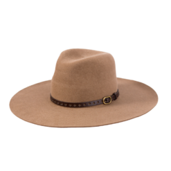 Traditioneller Roma-Hut hell